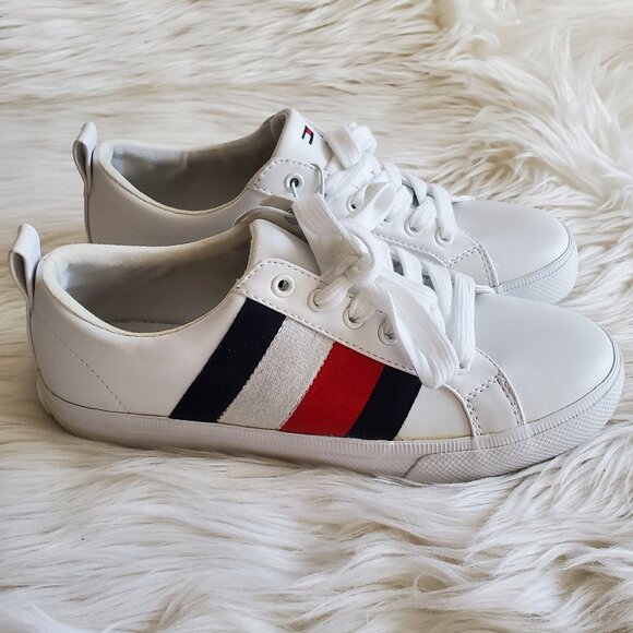 Tommy Hilfiger Women's White Twlenzi-R Classic Sneaker SZ 6.5M - Picture 1 of 11